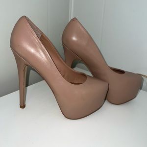 Steve Madden Nude Platform Pumps